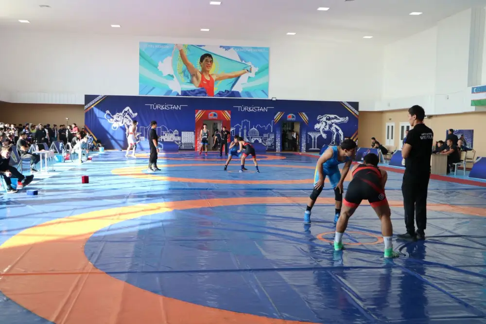 В ТУРКЕСТАНЕ СТАРТОВАЛ МЕЖДУНАРОДНЫЙ ТУРНИР ПО БОРЬБЕ ПАМЯТИ САБЫРА РАХИМОВА (4)