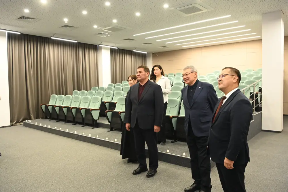 Аким области вместе с государственным и общественным деятелем Икрамом Адырбековым посетил новые объекты (4)