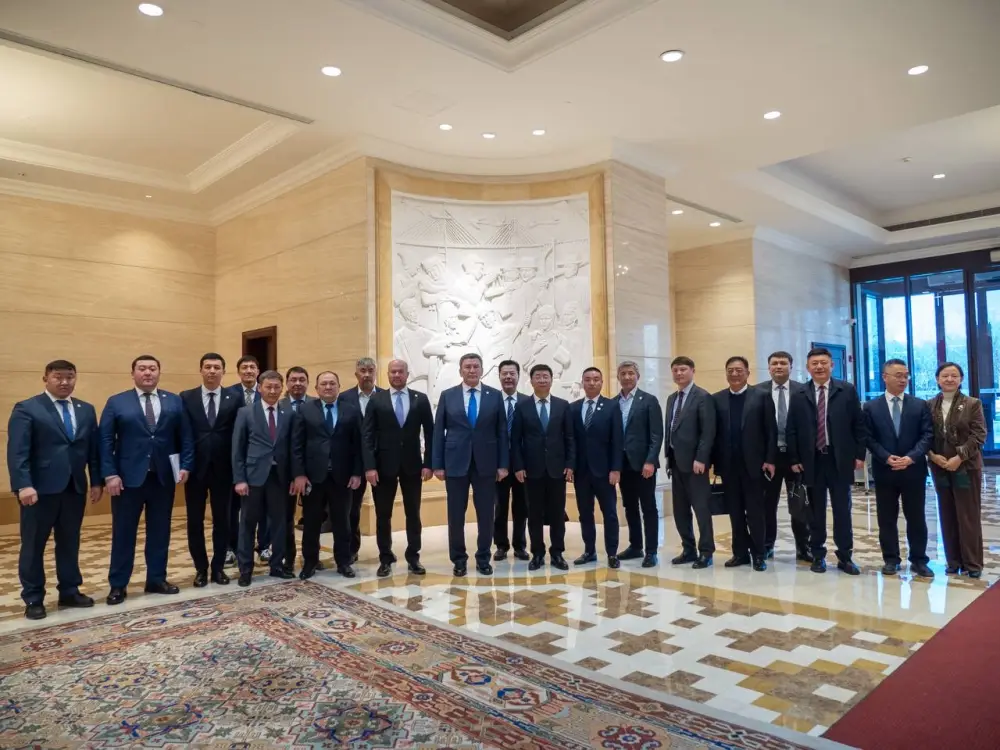 В ходе мероприятий были предметно обсуждены перспективные направления сотрудничества, осуществлен обмен опытом и определены конкретные шаги по дальнейшему развитию взаимодействия. (3)