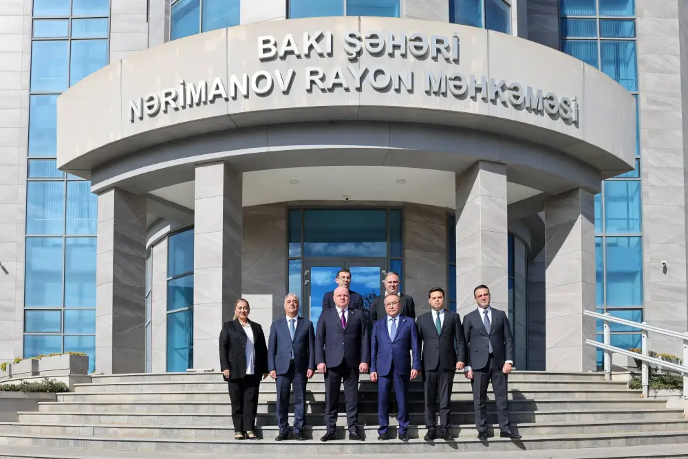 В рамках рабочей поездки в Азербайджанскую Республику делегация Высшего Судебного Совета во главе с Председателем Дмитрием Малаховым посетила ряд судов первой и апелляционной инстанций (10)