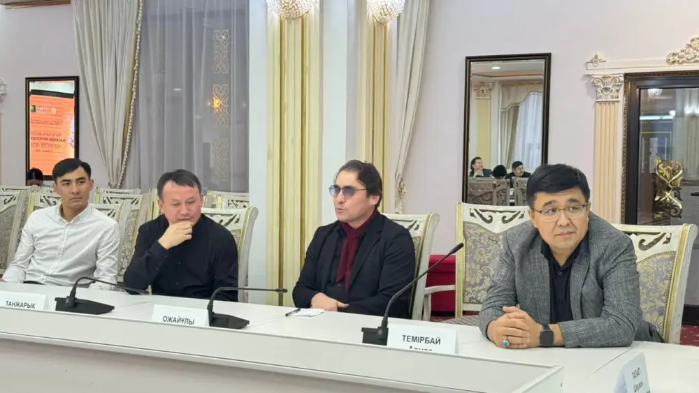 В литературном клубе «Алқа» обсудили влияние искусственного интеллекта на литературу (2)