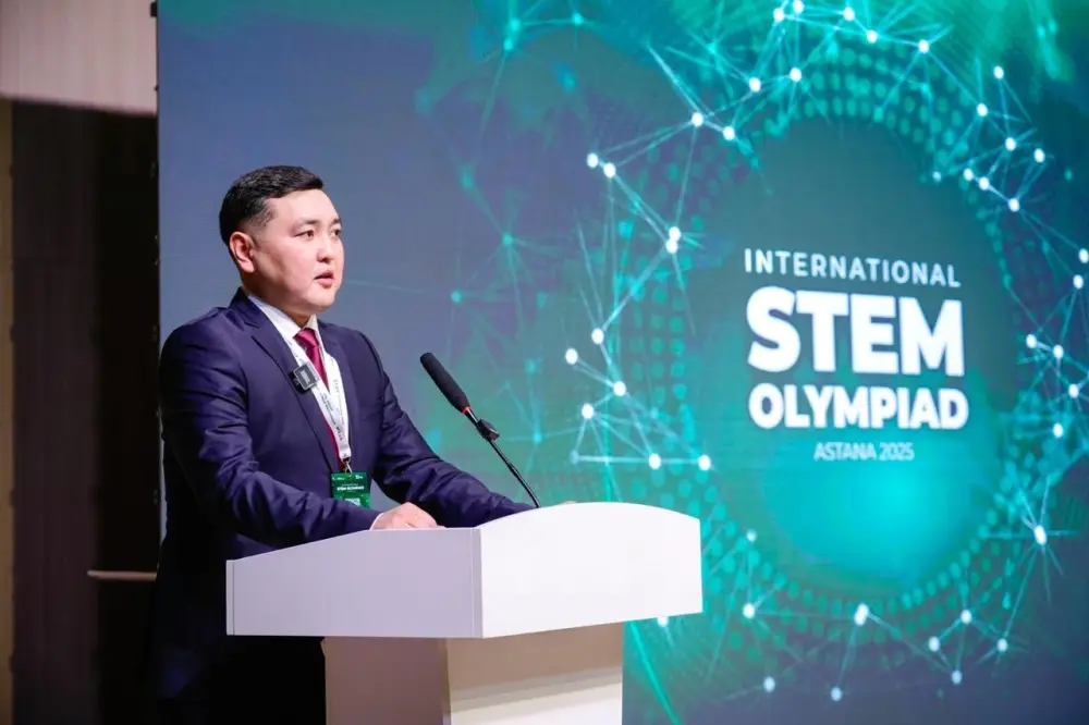 Международные STEM-олимпиада и битва роботов стартовали в Астане (9)