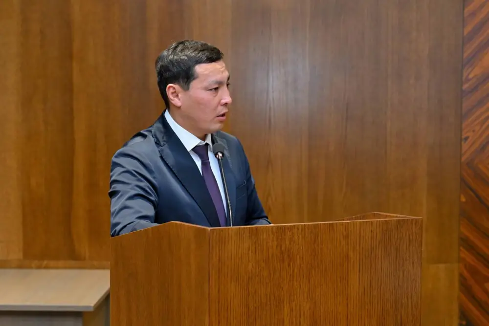 Рассмотрены вопросы реализации государственной молодежной политики и развития массового спорта в регионе (8)