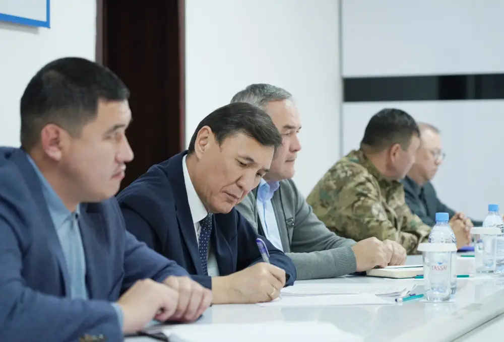 ПОЖАР В ТУРКЕСТАНСКОЙ ОБЛАСТИ: КАНАТ БОЗУМБАЕВ ПРОВЕЛ ЗАСЕДАНИЕ ПРАВИТЕЛЬСТВЕННОЙ КОМИССИИ (6)