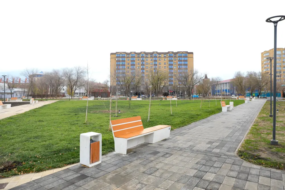 Аким Актюбинской области Асхат Шахаров ознакомился с ходом работ по благоустройству города. (4)