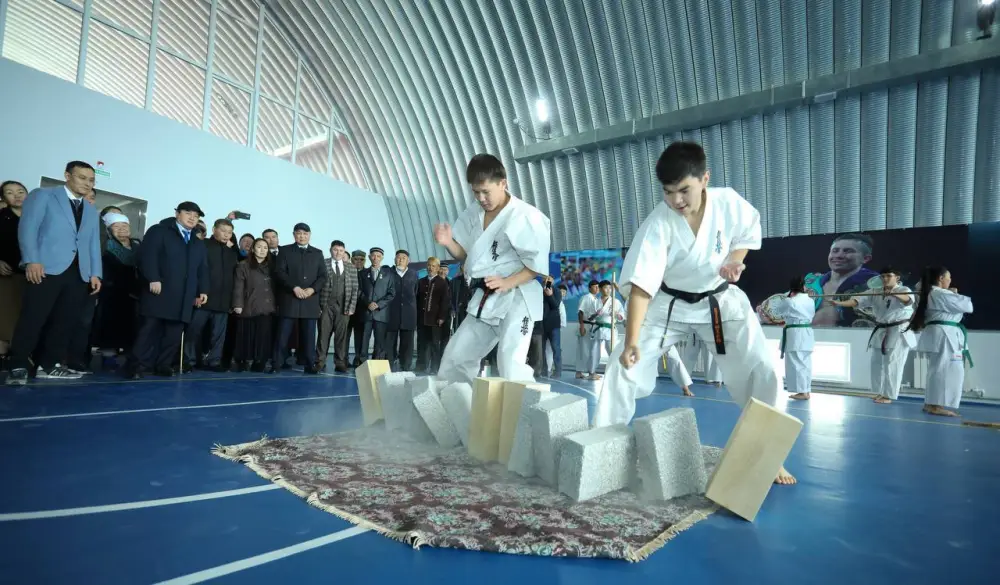 В Мунайлинском районе ввели в эксплуатацию новый спортивный комплекс (2)