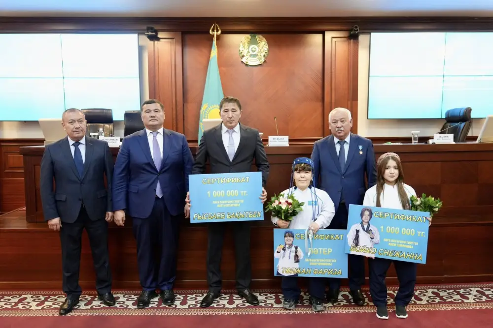 Глава региона встретился с чемпионами мира по парапауэрлифтингу (4)