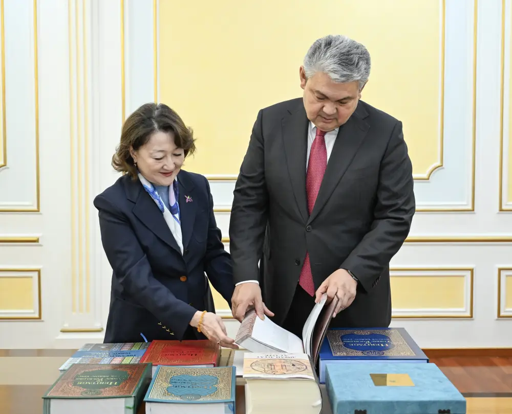 Министр иностранных дел Казахстана провёл встречу с главой Фонда тюркской культуры и наследия (2)