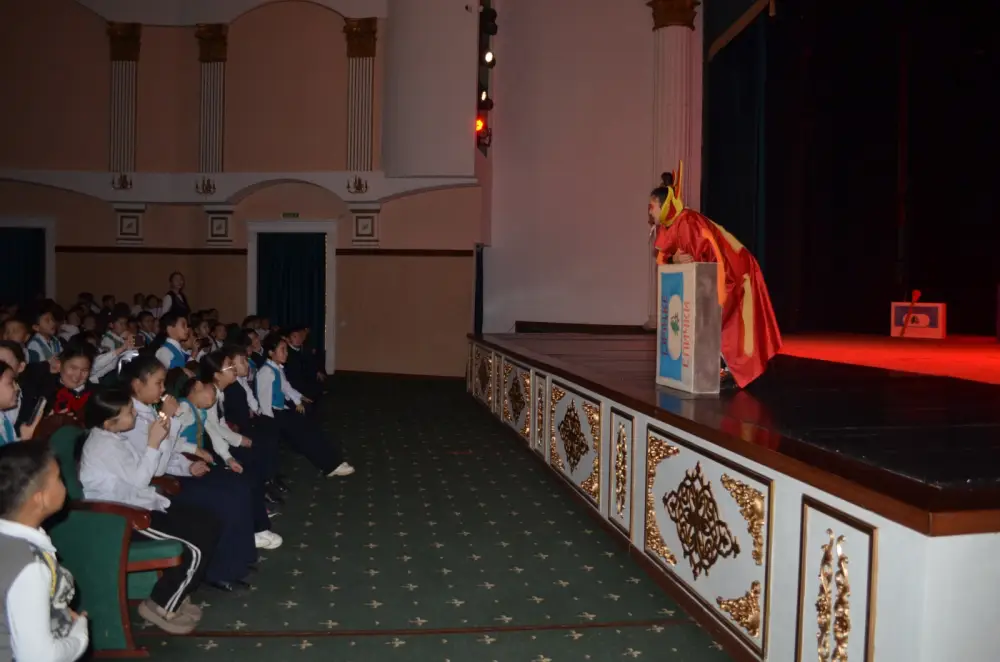 Формирование культуры безопасности: спасатели обучают детей действиям при ЧС (6)