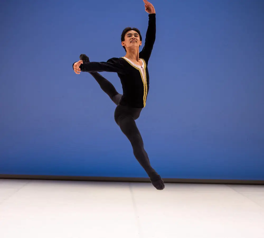 Студент Казахской национальной академии хореографии завоевал третью премию на международном конкурсе в Будапеште (5)