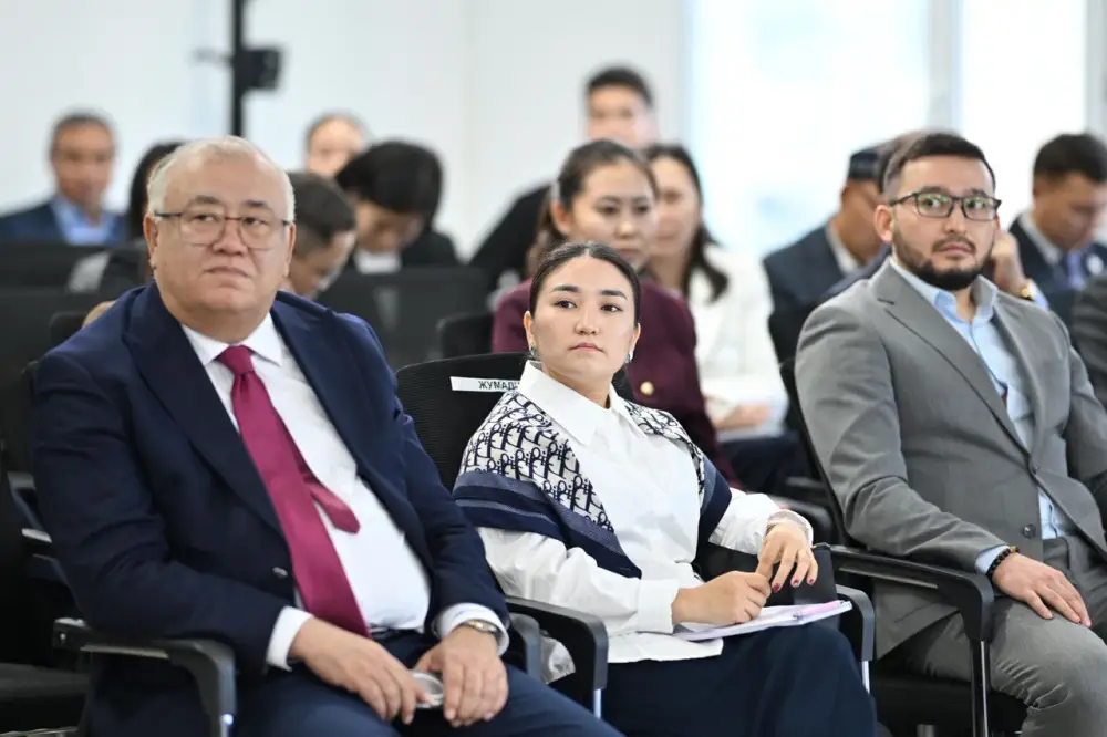 ПРЕДСЕДАТЕЛЬ СЕНАТА ОЗНАКОМИЛСЯ С НАУЧНЫМ ПОТЕНЦИАЛОМ BUKETOV UNIVERSITY (6)