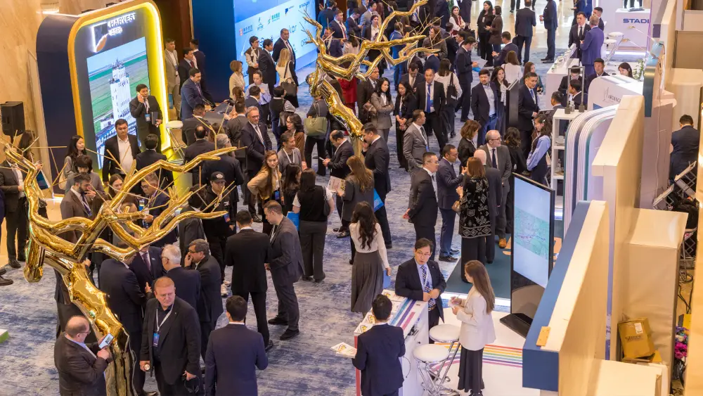 «Казахстан остается открытой и предсказуемой страной для долгосрочных инвестиций» — Олжас Бектенов на полях KGIR-2025 (6)