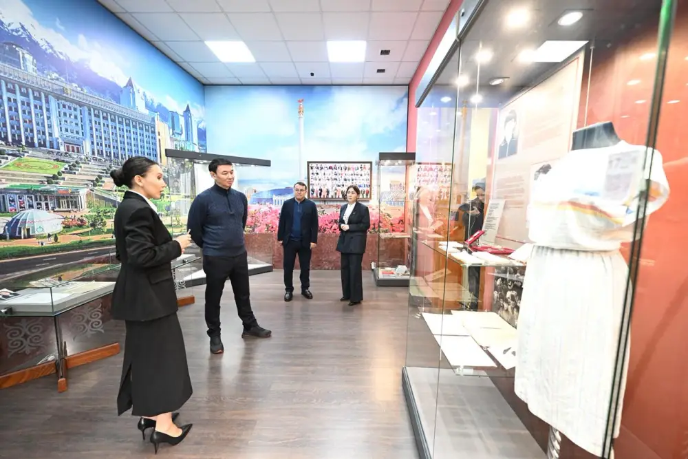 Аким Алматы Дархан Сатыбалды ознакомился с деятельностью Дворца школьников и Музея Алматы (4)