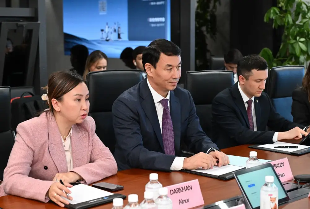 Аким Алматы встретился с сооснователем AgiBot и запустил стратегическое сотрудничество в сфере робототехники и ИИ (2)