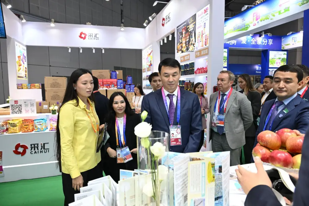 Аким Алматы посетил Международную импортную выставку в Шанхае (3)