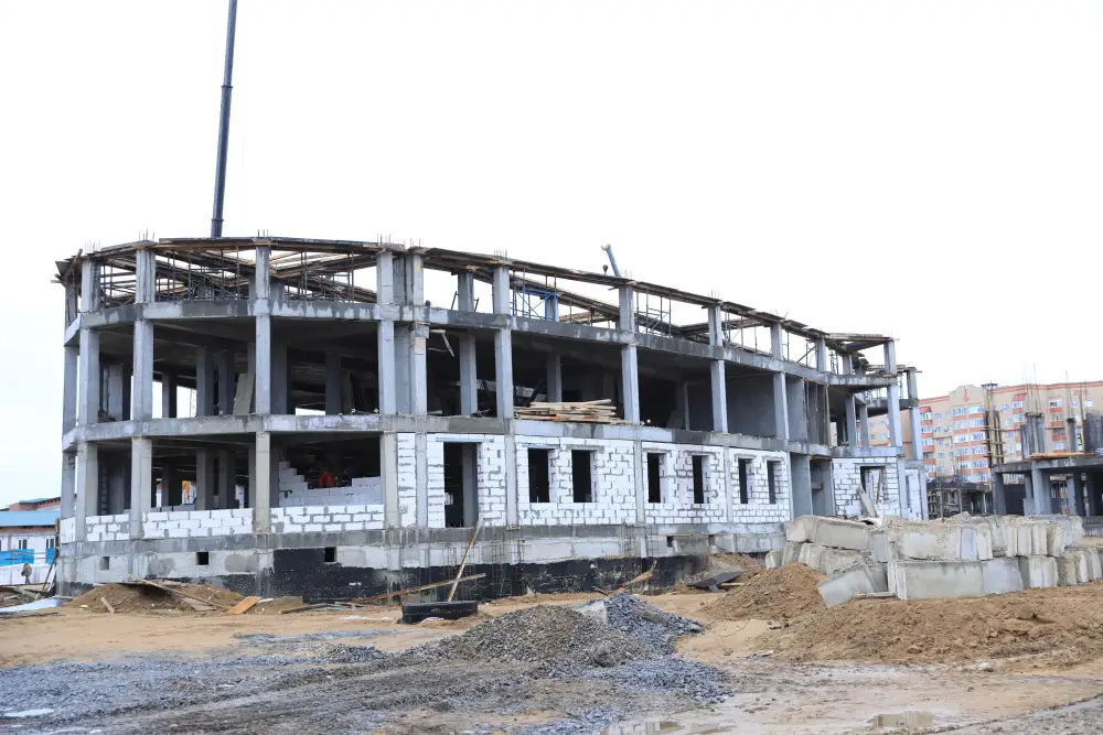 Асхат Шахаров посетил строящийся в Актобе детский сад, возводимый за счет возвращенных государству активов (2)