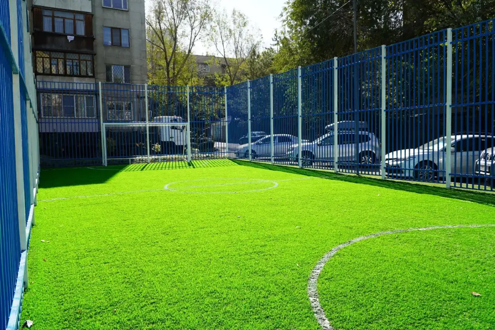 В Медеуском районе Алматы обновляют 60 дворов (2)