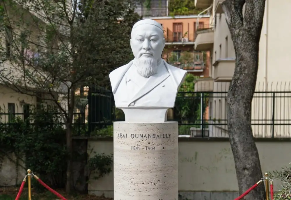 В Риме установлен бюст Абая (3)