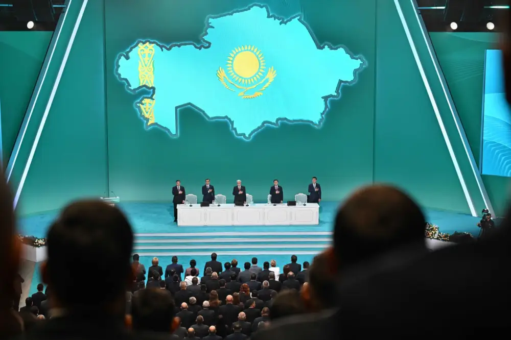 Сегодня в Астане в проходящей диалог-платформе сельских акимов принимают участие 108 акимов из Актюбинской области. (3)