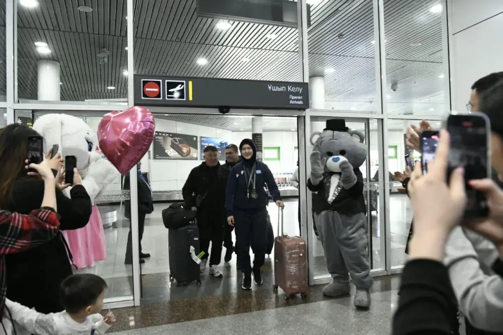 Столичные спортсмены, защищавшие честь страны в Японии, вернулись домой (2)