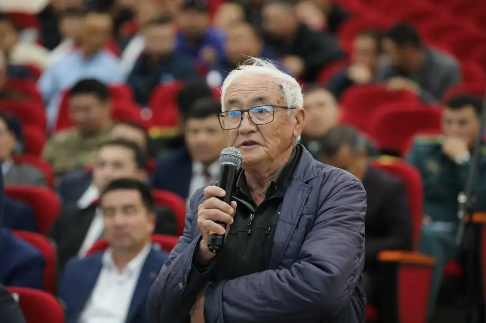 Открытый диалог: глава региона встретился с жителями Тупкараганского района (2)