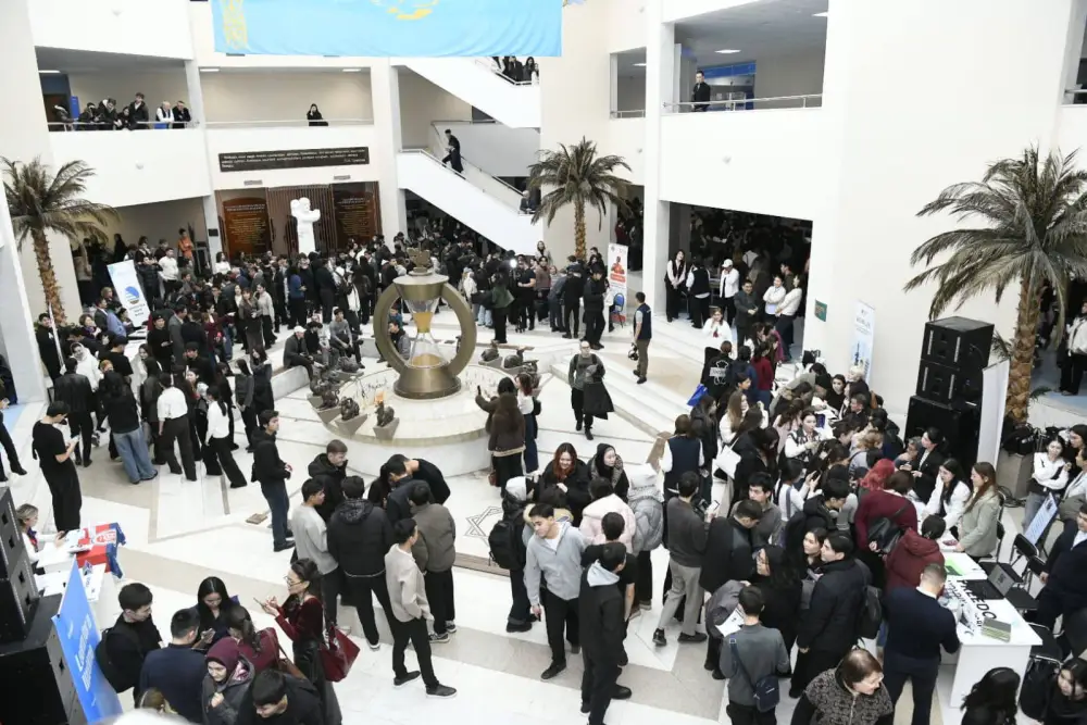 В Астане прошла очередная ярмарка вакансий для молодежи (5)