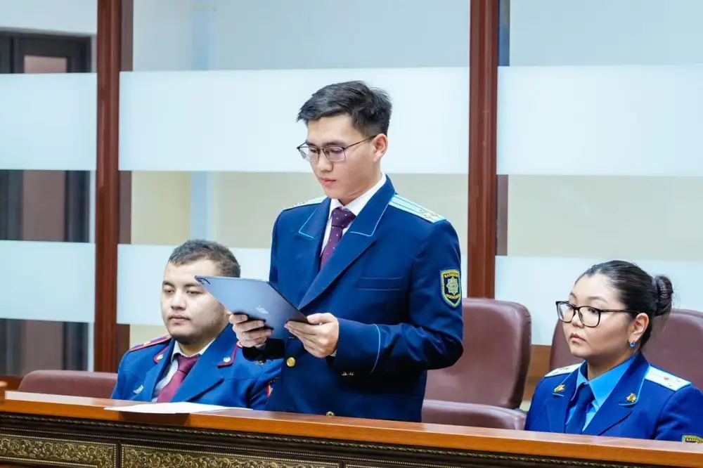 «Закон и порядок»: показательный суд инсценировали для студентов в Астане (4)