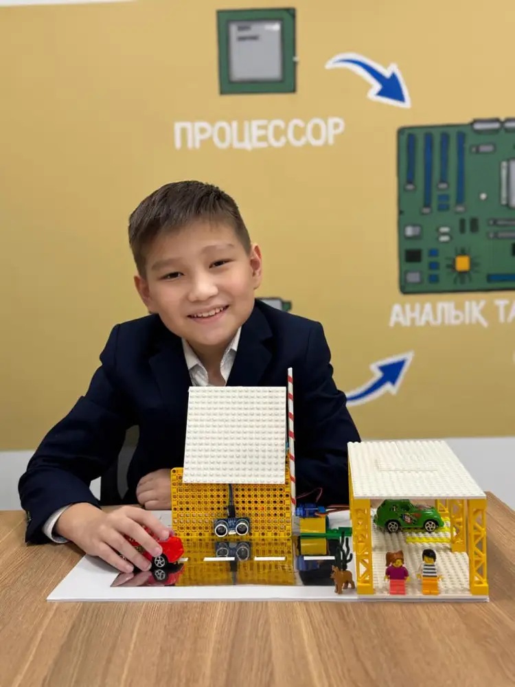 В Астане школьник придумал «умный шлагбаум» (3)