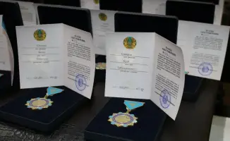 Награды «Ахмет Байтұрсынұлы» и «Ана тілін дамытуға қосқан үлесі үшін» вручены за вклад в языковую политику на международном уровне