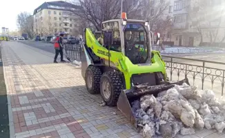 Ночная симфония снегоуборочной техники: Астана очищает улицы от зимнего покрова