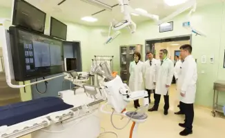 Премьер-министр Олжас Бектенов оценил внедрение передовых технологий в медицине на базе Национального научного онкологического центра