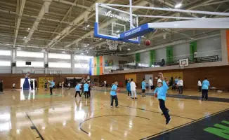 Развитие спортивной инфраструктуры и культурных пространств в Алматы: визит акима в спортивный комплекс и Национальную библиотеку