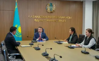 Встреча министра юстиции РК Ерлана Сарсембаева с председателем Республиканской коллегии адвокатов Мади Мырзагараевым