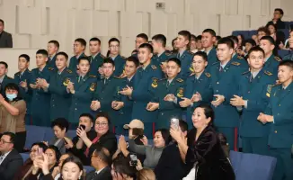 Звезда из Туркестана: Бекзат освещает путь к единству в проекте "Мың бала"