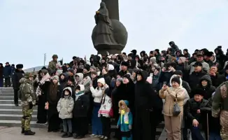 На площади "Отан қорғаушылар" в Астане более 200 солдат приняли присягу на верность Родине