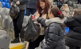 Экологическая акция футбольных болельщиков после матча Казахстан Бельгия в Астане