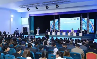 Обсуждение правовой грамотности и роли молодежи в обществе на встрече в Сайраме