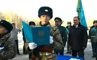 Военная присяга новобранцев в Таразе