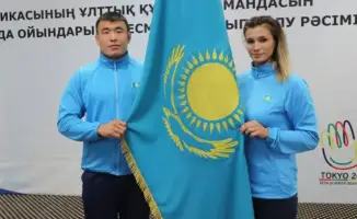 Ербол Мырзабосынов вручил флаг национальной сборной Казахстана перед XXV Сурдлимпийскими играми в Токио