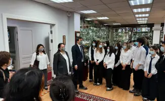 Старшеклассники школы-лицея №37 познакомились с минералами и государственной службой на экскурсии в Минералогическом музее