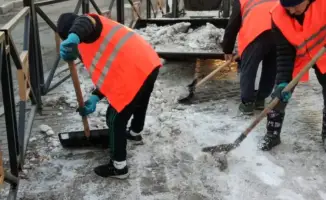 Снегоуборочные работы в Астане 15 ноября 2966 рабочих 867 единиц техники