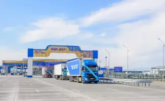 На пункте пропуска «Нур жолы» временное скопление 1500 грузовых автомобилей