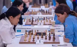 Қазақстан әйелдер шахмат командасы: королевы доски уверенно шагают к вершине чемпионата