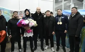 Возвращение чемпионов: столичные спортсмены принесли медали из Токио