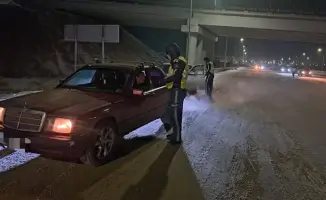 На летних шинах — в зимние метели: Карагандинская область закрывает трассы для безопасности водителей