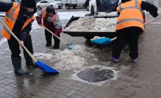 Астана: коммунальщики очищают улицы от снега