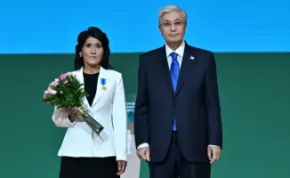 Касым-Жомарт Токаев наградил международных специалистов сельского хозяйства на форуме.