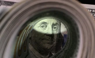 Доллар снова теряет позиции: курс на 19 ноября