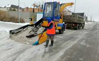 Снегоуборочные работы в Астане почти 3000 дорожных рабочих