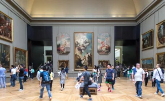 Лувр поднимает цены на билеты для иностранцев с 14 января 2026